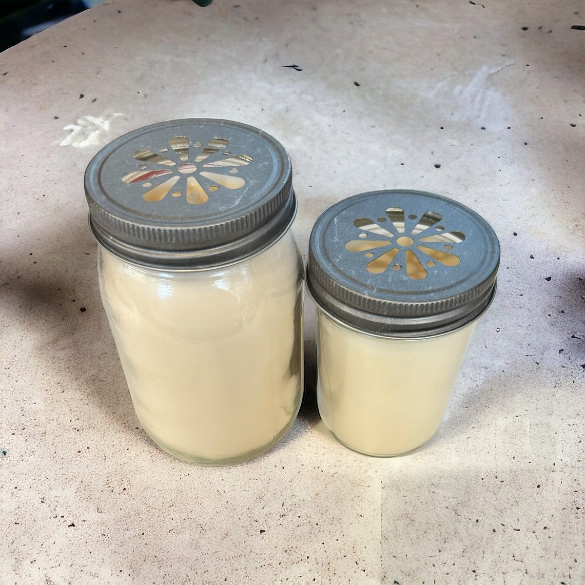 CORE SCENTS -  WILD DAISY 16oz JAR CANDLE